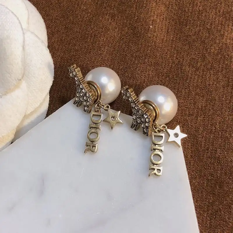 Affordable Hot Diorable Giraffe Earrings Metal, White Resin Pearls and White Crystals Gold 0204